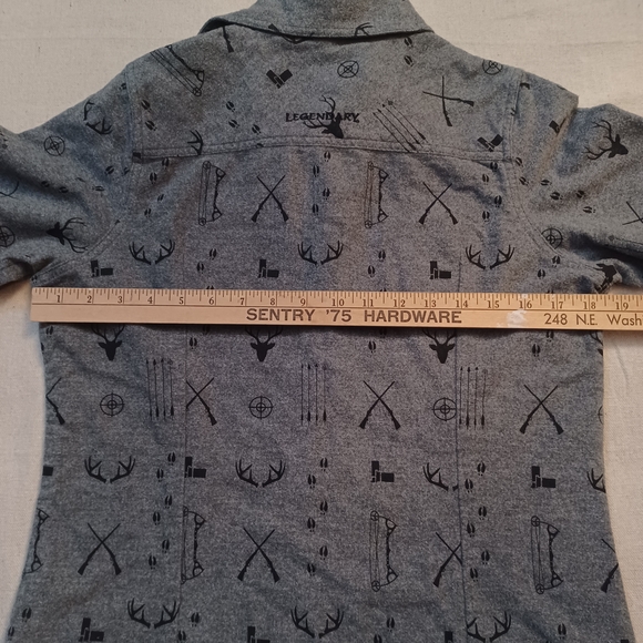 Legendary Whitetails Flannel Shirt with Hunting Motifs Women's Size Medium - Picture 9 of 10